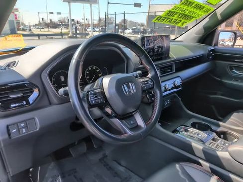 Used 2025 Honda Pilot TrailSport image 31
