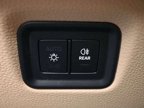 Certified 2026 Porsche Cayenne AWD/4WD image 25