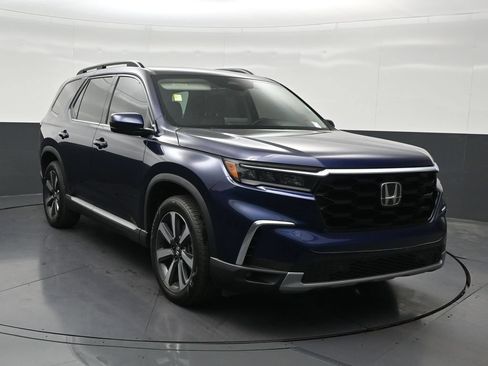 Used 2025 Honda Pilot Touring image 7