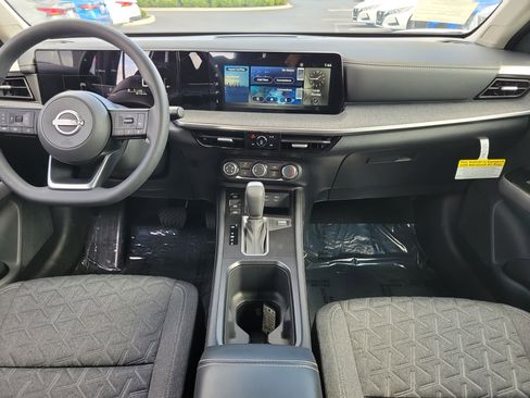 Certified 2025 Nissan Kicks SV w/ Charging Package image 9