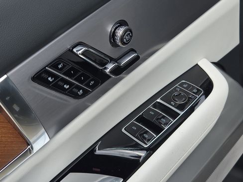 New 2026 Cadillac Vistiq Sport image 17