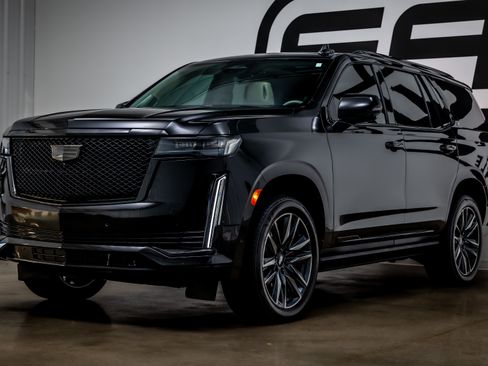 Used 2021 Cadillac Escalade Sport Platinum w/ LPO, ONYX Package image 28