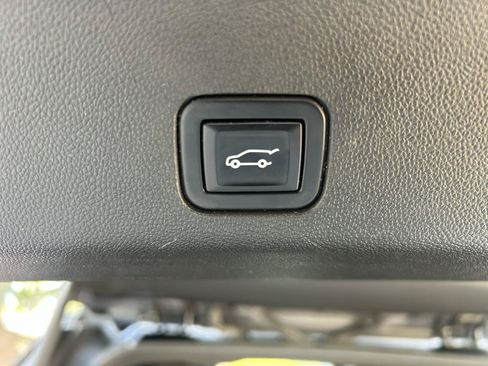 Used 2022 GMC Yukon Denali w/ Denali Premium Package AWD/4WD image 23