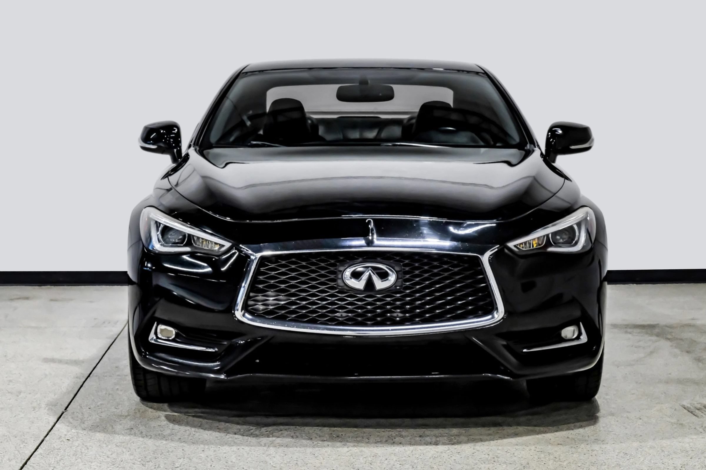 Used 2017 INFINITI Q60 3.0t w/ Premium Plus Package 3.0T AWD/4WD image 3