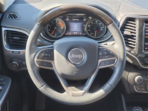 Used 2019 Jeep Cherokee Overland image 32