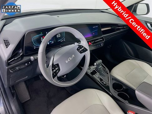 Used 2023 Kia Niro EX image 9