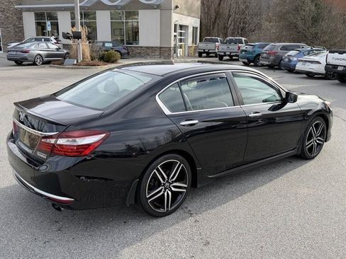Used 2017 Honda Accord Sport Special Edition image 5