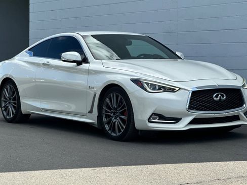 Used 2017 INFINITI Q60 Red Sport 400 image 10