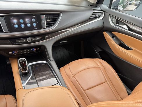 Used 2019 Buick Enclave Essence FWD image 29
