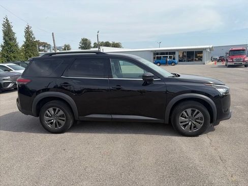 Used 2024 Nissan Pathfinder SV AWD/4WD image 7