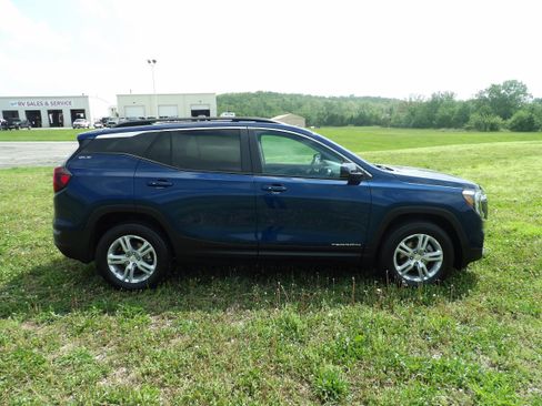 Used 2023 GMC Terrain SLE w/ Driver Convenience Package AWD/4WD image 5