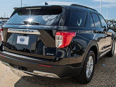 Used 2023 Ford Explorer XLT w/ Equipment Group 202A image 4