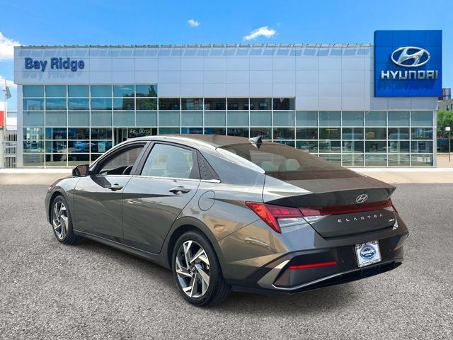 Used 2024 Hyundai Elantra Limited FWD image 5