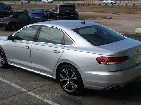 Used 2020 Volkswagen Passat 2.0T SEL image 12
