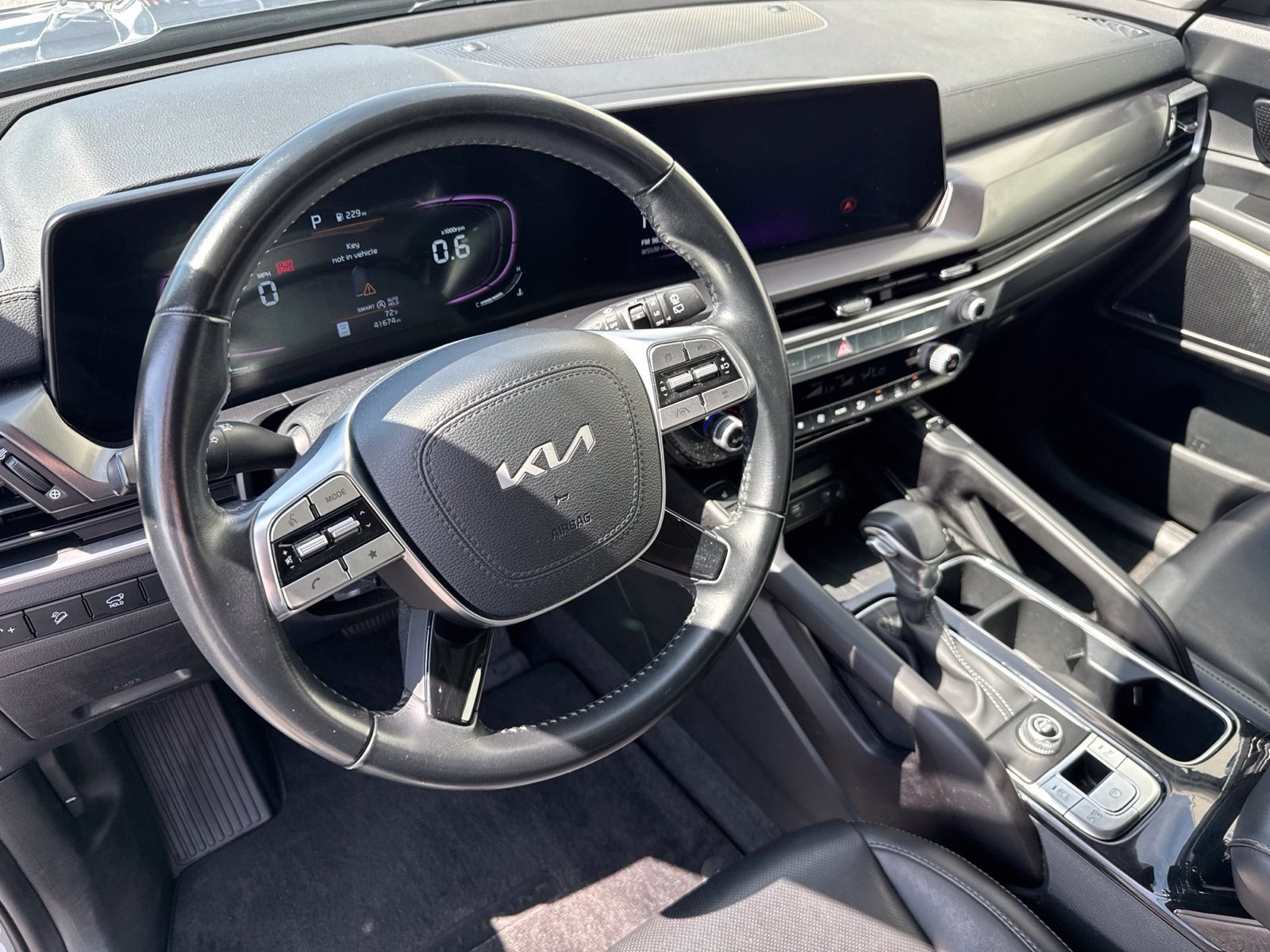 Used 2025 Kia Telluride S FWD image 28