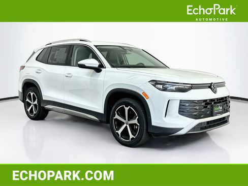 Used 2026 Volkswagen Tiguan SE AWD/4WD image 1