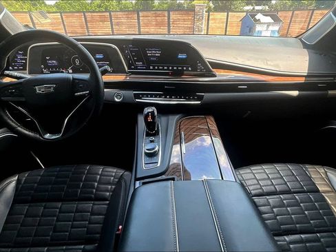 Used 2024 Cadillac Escalade Sport Platinum w/ LPO, ONYX Package AWD/4WD image 15