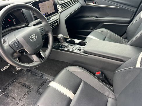 Used 2025 Toyota Camry SE image 12