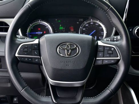 Certified 2022 Toyota Highlander XLE image 20
