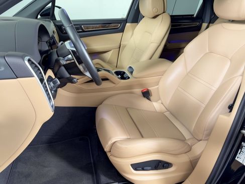 Certified 2023 Porsche Cayenne AWD/4WD image 5