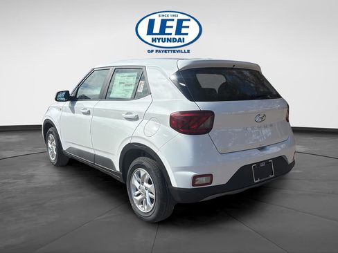 New 2026 Hyundai Venue SE image 4