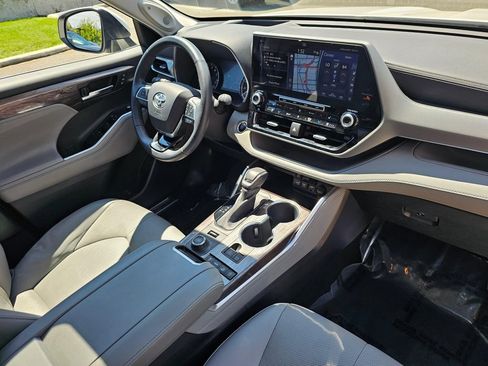 Used 2020 Toyota Highlander Platinum AWD/4WD image 12