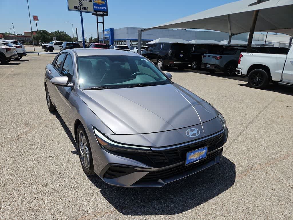 Used 2024 Hyundai Elantra SEL FWD image 2