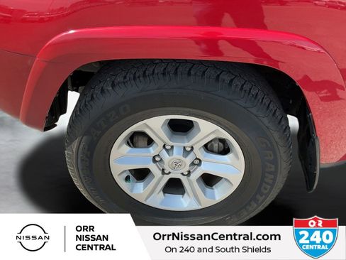 Used 2022 Toyota 4Runner SR5 Premium w/ Moonroof Package RWD image 9