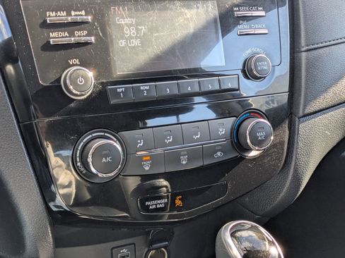 Used 2017 Nissan Rogue S image 20