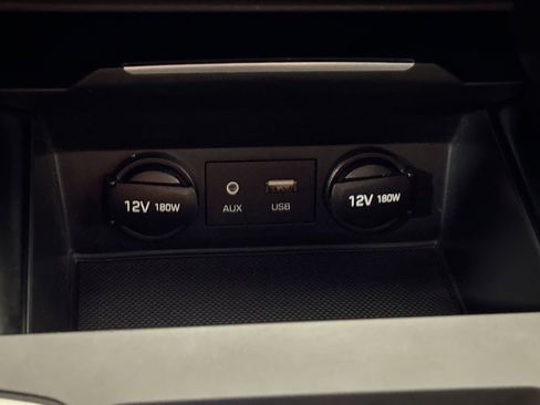 Used 2018 Hyundai Elantra SE image 24