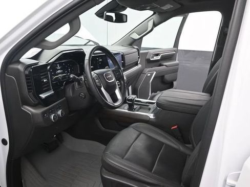 Used 2024 GMC Sierra 1500 SLT AWD/4WD image 6