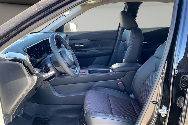New 2026 Nissan Kicks SR w/ Cold Weather Package AWD/4WD image 7
