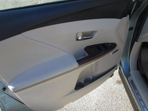 Used 2011 Toyota Venza AWD image 12