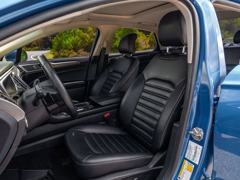 Used 2019 Ford Fusion SEL FWD image 19