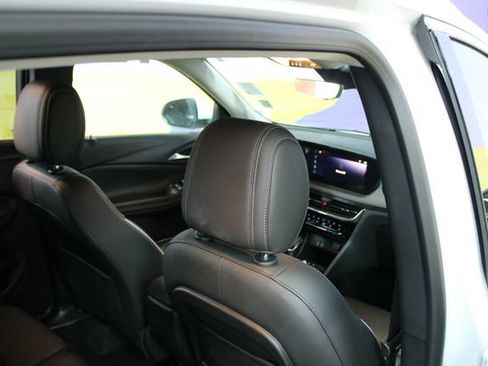Used 2025 Buick Encore GX Avenir w/ Avenir Technology Package AWD/4WD image 10
