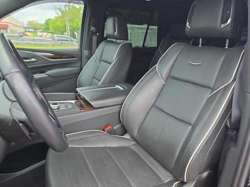 Used 2023 Cadillac Escalade Premium Luxury AWD/4WD image 16