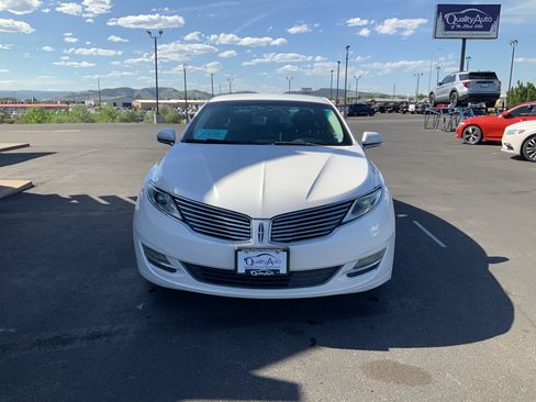 Used 2016 Lincoln MKZ FWD image 3