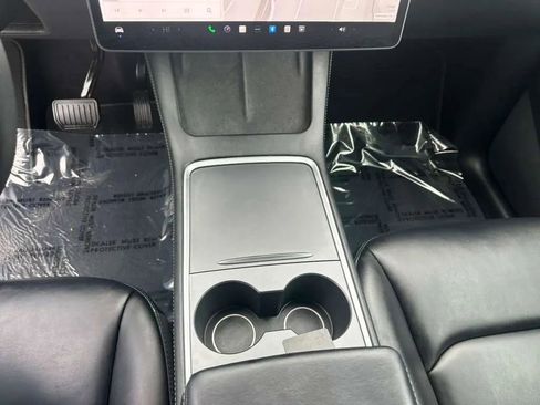 Used 2021 Tesla Model Y Long Range image 24