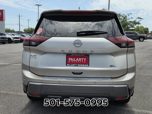 Used 2025 Nissan Rogue SL FWD image 4