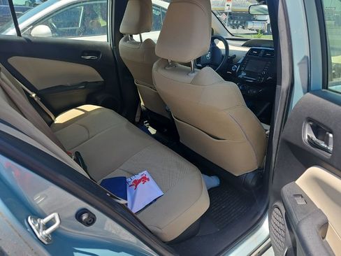 Used 2022 Toyota Prius LE FWD image 7