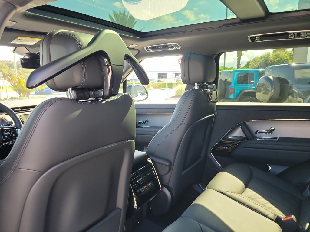 New 2027 Land Rover Range Rover Sport Dynamic SE AWD/4WD image 17