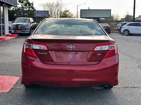Used 2014 Toyota Camry SE w/ Fleet Convenience Package image 4