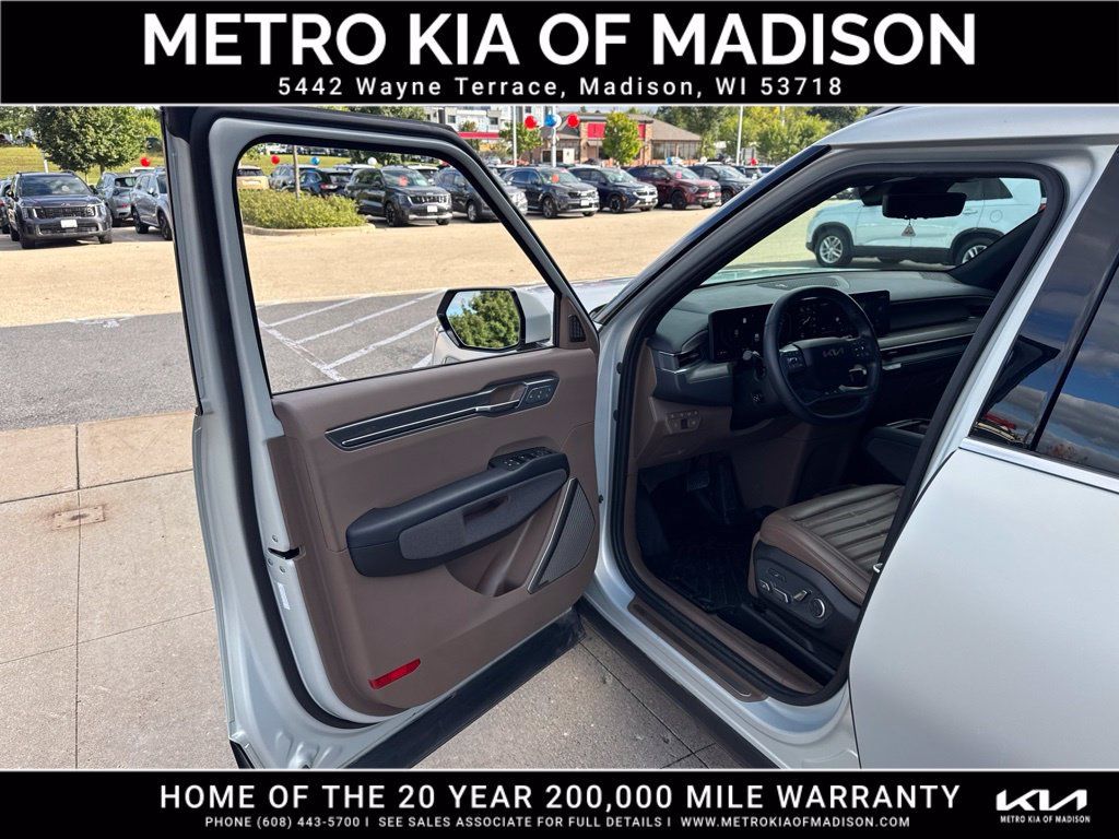 Used 2024 Kia EV9 Land AWD/4WD image 11