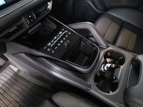 Certified 2026 Porsche Cayenne AWD/4WD image 24