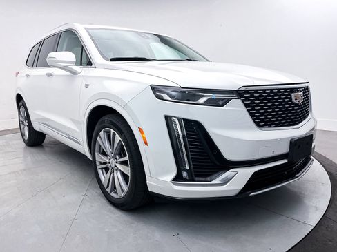 Used 2024 Cadillac XT6 Premium Luxury image 11