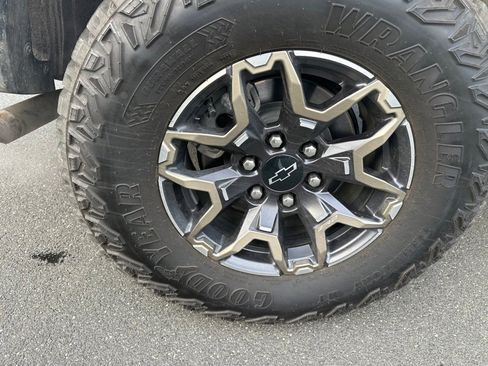 Used 2024 Chevrolet Colorado Trail Boss w/ Technology Package image 11