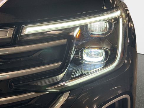 New 2026 Volkswagen Atlas SE image 10