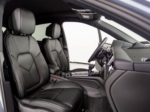 New 2026 Porsche Macan image 29