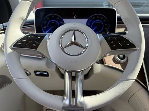 Used 2023 Mercedes-Benz EQE 500 4MATIC SUV image 21
