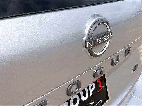 Used 2024 Nissan Rogue S AWD/4WD image 27